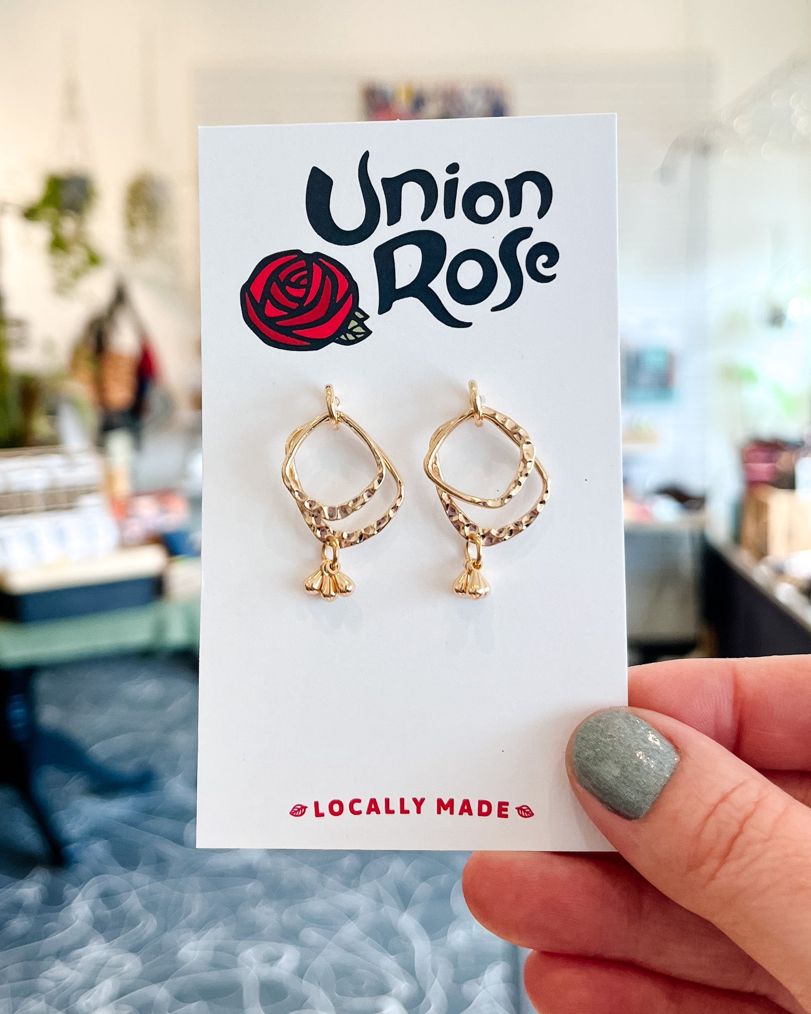 Move/Shake Earrings