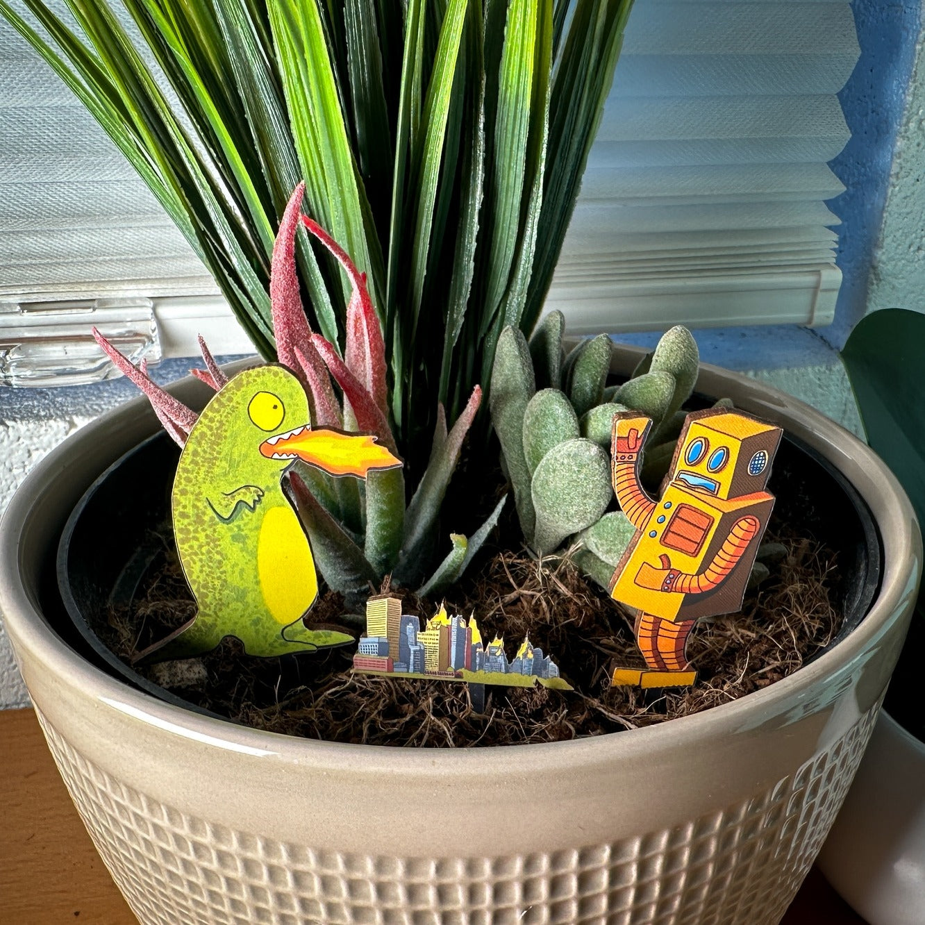 Lizard Beast Vs Robot Plant Diorama Kit