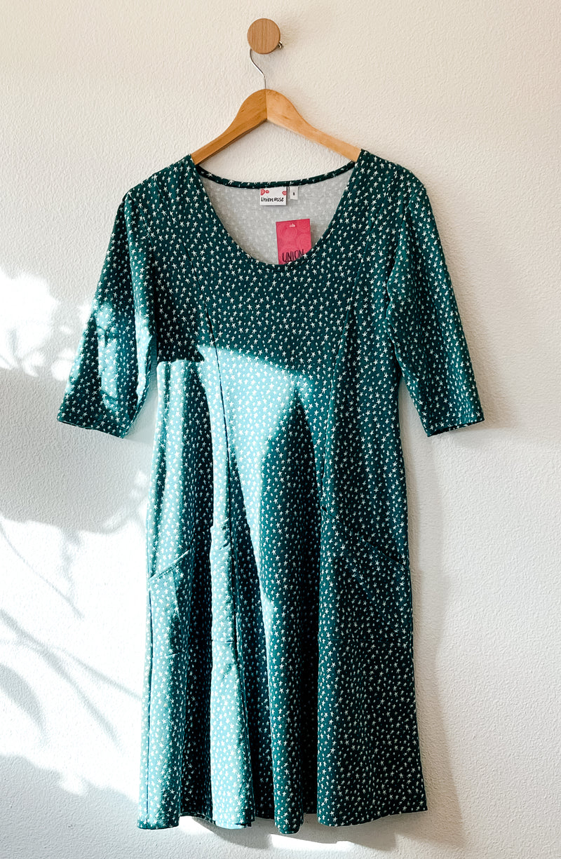 Jessica Dress With Sleeves in Evergreen Star