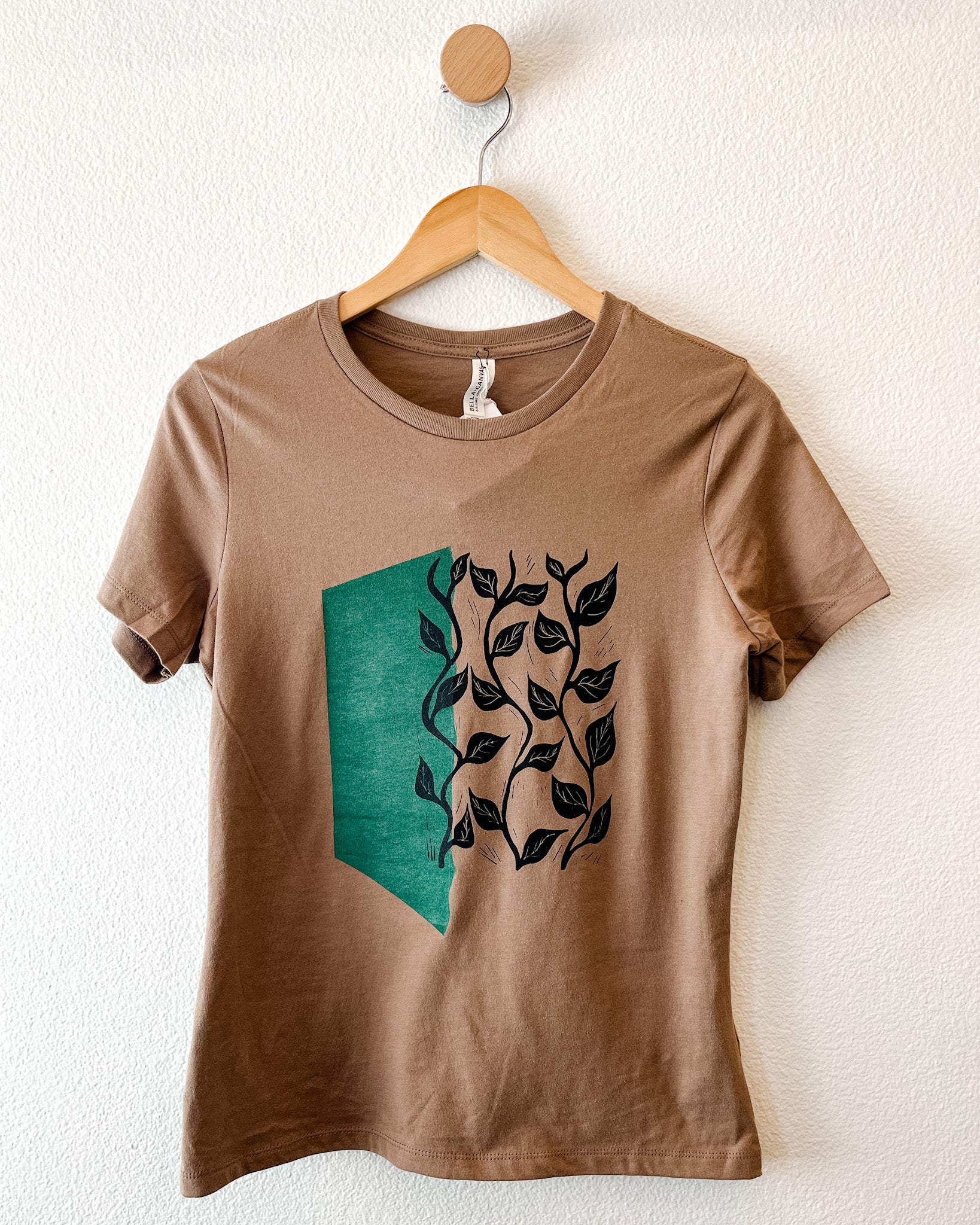 Geo Vines Graphic Tee in Chocolate