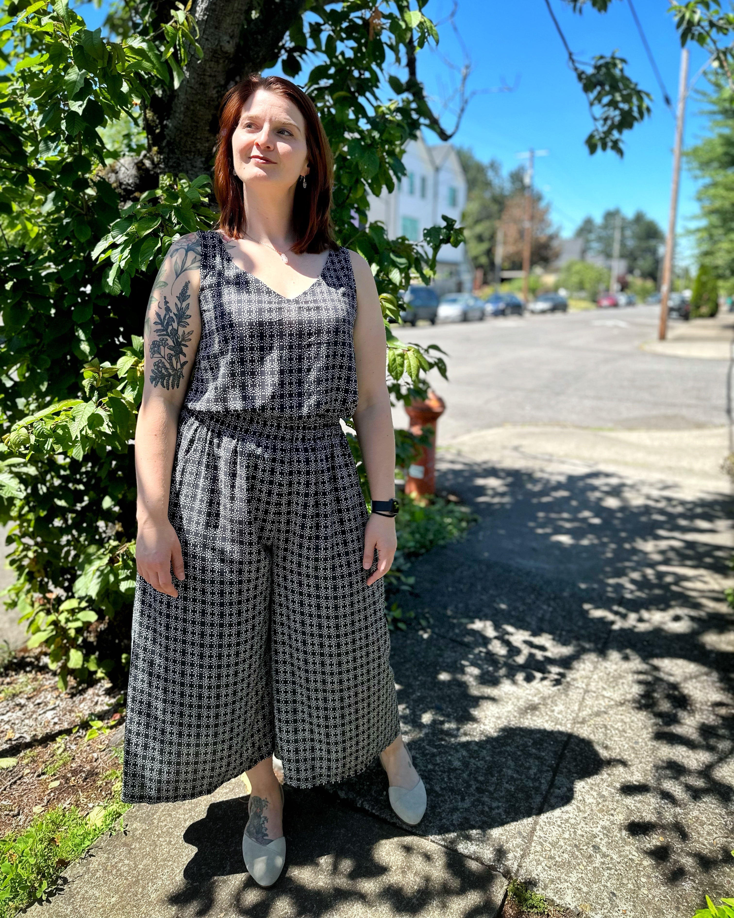 Eloise Cullote Pants in Navy Daisy Print- XL Only